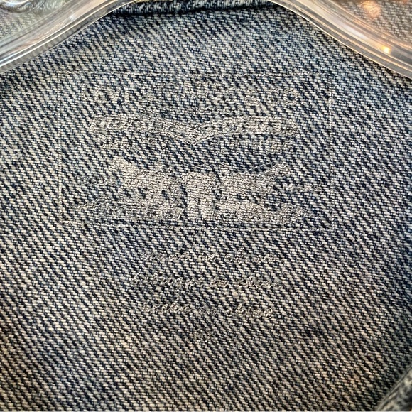 Levi's Jean Jacket Girl's Size 6X Blue Denim Cotton Trucker Plastic Button Cute - Picture 2 of 13